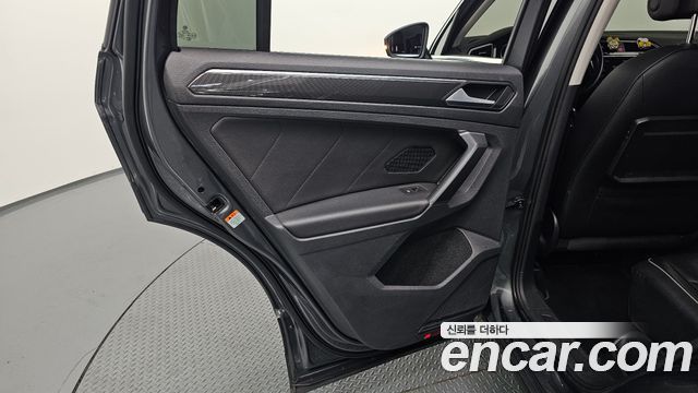 Volkswagen Tiguan (II) 2.0 TDI Premium 2020 — фото 25