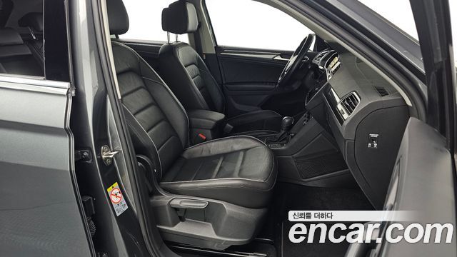Volkswagen Tiguan (II) 2.0 TDI Premium 2020 — фото 26