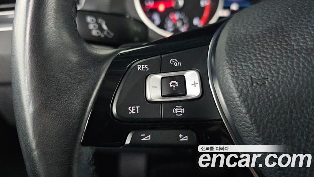 Volkswagen Tiguan (II) 2.0 TDI Premium 2020 — фото 27
