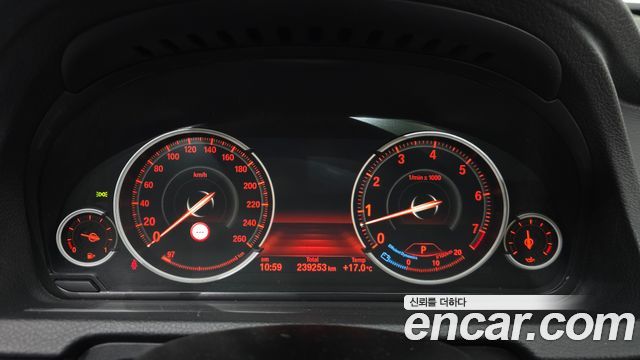 BMW 5 Series GT (F07) GT xDrive 2014 — фото 8