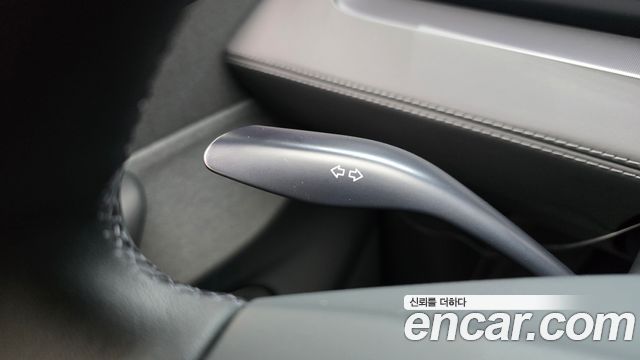 Tesla Model Y RWD 2025 — фото 9