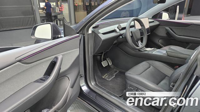 Tesla Model Y RWD 2025 — фото 10