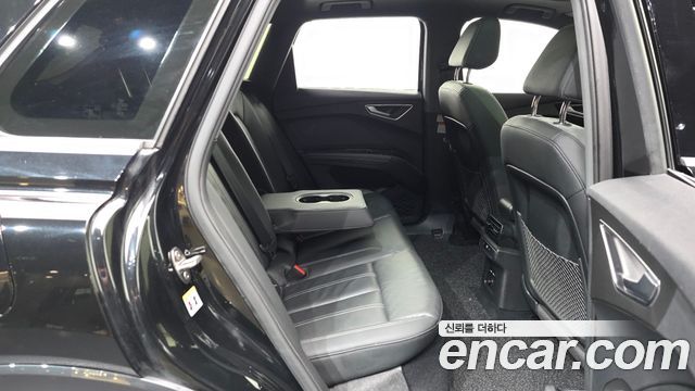 Audi Q4 e-tron (F4) 40 Premium 2023 — фото 11