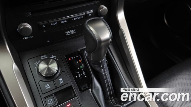 Lexus NX300h Executive 2020 — фото 9
