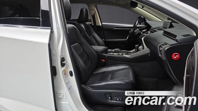 Lexus NX300h Executive 2020 — фото 11