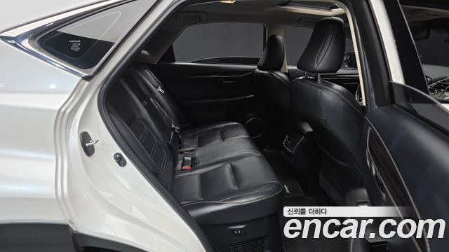 Lexus NX300h Executive 2020 — фото 12