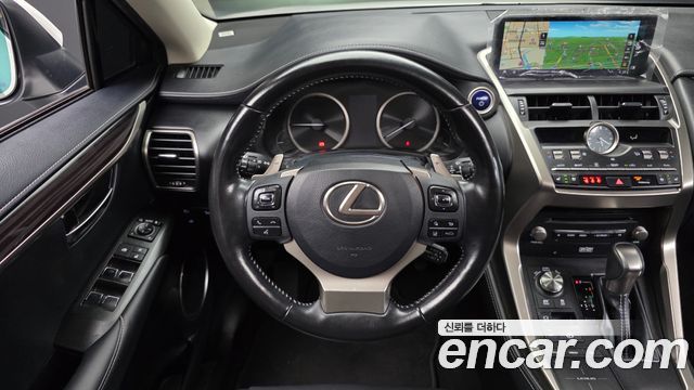 Lexus NX300h Executive 2020 — фото 13