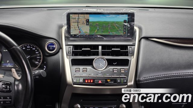 Lexus NX300h Executive 2020 — фото 14