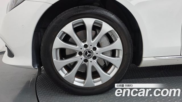 Mercedes-Benz E-Class (W213) E300 4MATIC Exclusive 2019 — фото 5