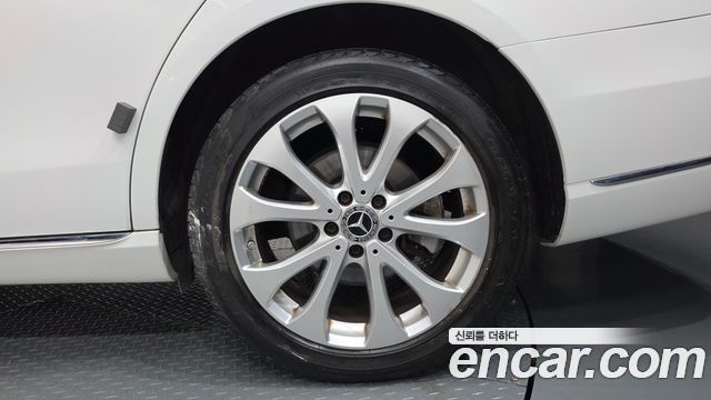 Mercedes-Benz E-Class (W213) E300 4MATIC Exclusive 2019 — фото 21