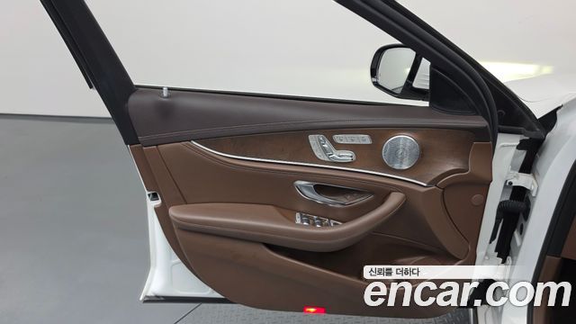 Mercedes-Benz E-Class (W213) E300 4MATIC Exclusive 2019 — фото 24
