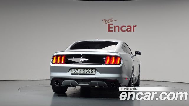 Ford Mustang GT Coupe 2017 — фото 4