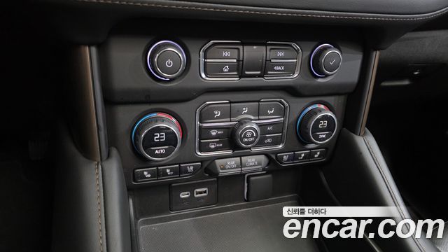 Chevrolet Tahoe 6.2 Dark Knight 4WD 2023 — фото 32
