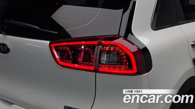 Kia Niro Noblesse 2018 — фото 23