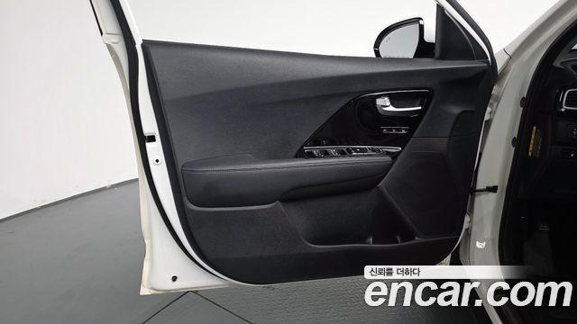 Kia Niro Noblesse 2018 — фото 24