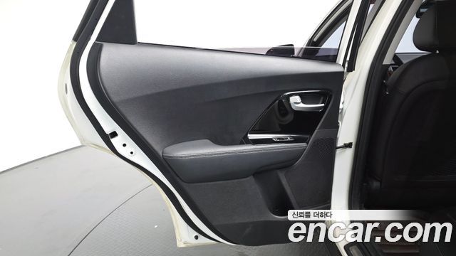 Kia Niro Noblesse 2018 — фото 25