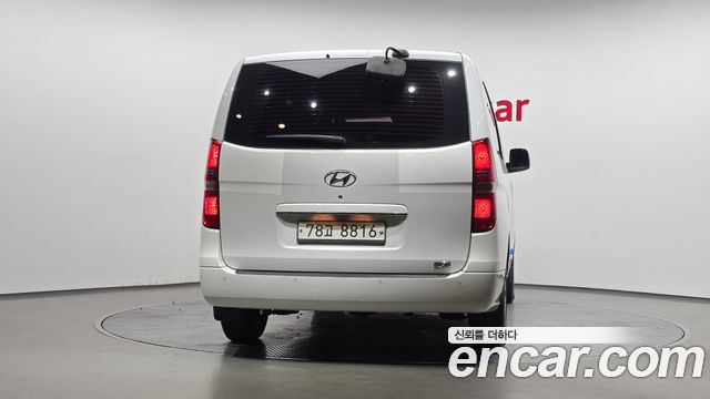 Hyundai Grand Starex 12-Seater Wagon CVX Deluxe 2014 — фото 4