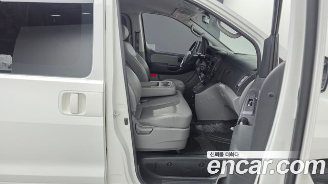 Hyundai Grand Starex 12-Seater Wagon CVX Deluxe 2014 — фото 11