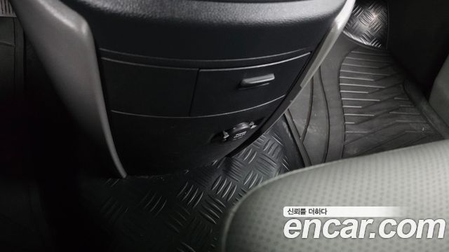 Hyundai Grand Starex 12-Seater Wagon CVX Deluxe 2014 — фото 18