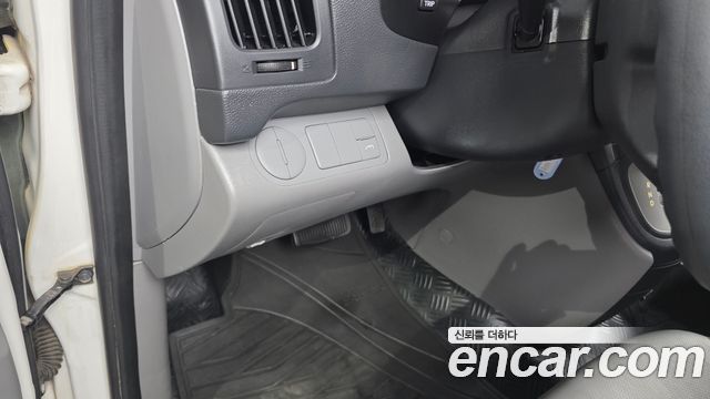 Hyundai Grand Starex 12-Seater Wagon CVX Deluxe 2014 — фото 19