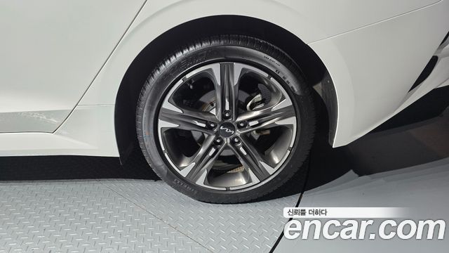 Kia K5 (III) 2.0 Prestige 2023 — фото 21