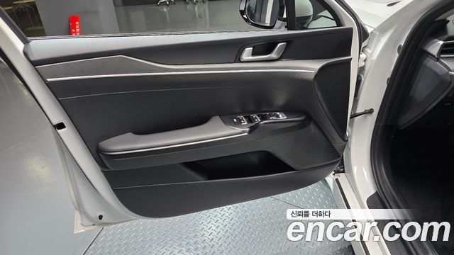 Kia K5 (III) 2.0 Prestige 2023 — фото 24