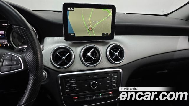 Mercedes-Benz GLA-Class (X156) GLA200 d 2016 — фото 14