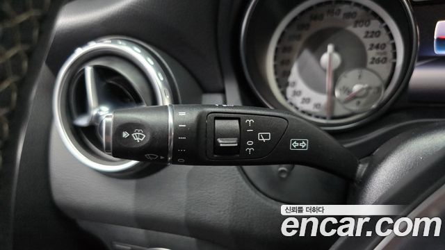 Mercedes-Benz GLA-Class (X156) GLA200 d 2016 — фото 16