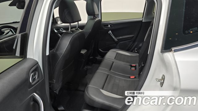 Peugeot 2008 1.6 BlueHDi Allure GC 2018 — фото 11