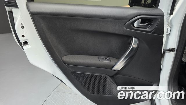 Peugeot 2008 1.6 BlueHDi Allure GC 2018 — фото 25