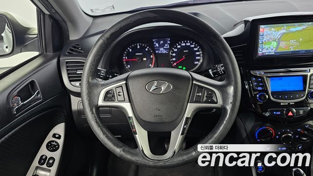 Hyundai Accent (New) Diesel 1.6 VGT Premier 2012 — фото 13