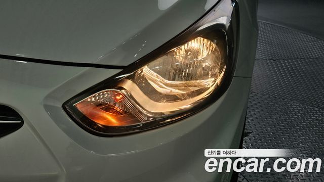 Hyundai Accent (New) Diesel 1.6 VGT Premier 2012 — фото 22