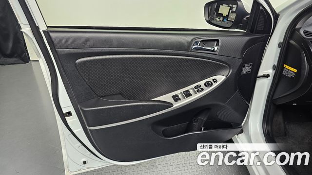 Hyundai Accent (New) Diesel 1.6 VGT Premier 2012 — фото 24