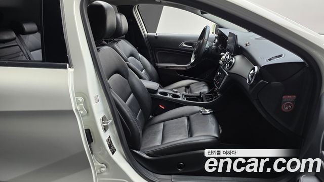 Mercedes-Benz GLA-Class (X156) GLA200 d 2016 — фото 11