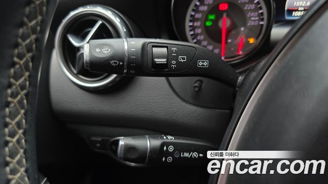 Mercedes-Benz GLA-Class (X156) GLA200 d 2016 — фото 16