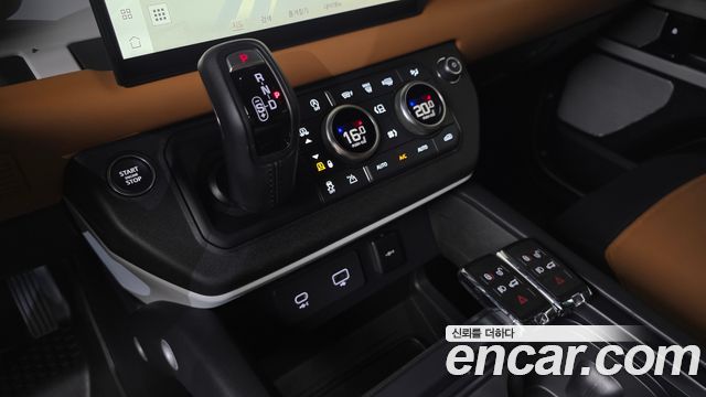 Land Rover Defender (L663) 130 P400 X-Dynamic HSE 2024 — фото 9
