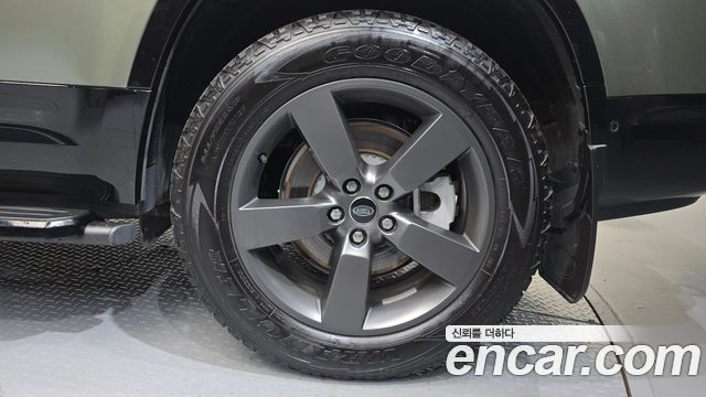 Land Rover Defender (L663) 130 P400 X-Dynamic HSE 2024 — фото 21