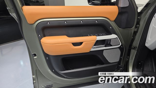Land Rover Defender (L663) 130 P400 X-Dynamic HSE 2024 — фото 24