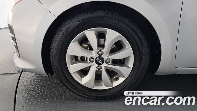 Kia Pride 5DR 1.6 GDI Luxury 2015 — фото 5