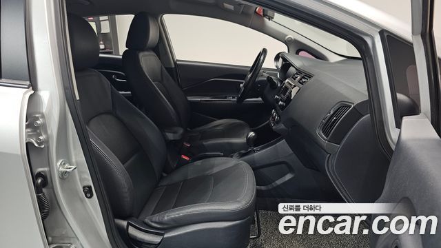 Kia Pride 5DR 1.6 GDI Luxury 2015 — фото 12