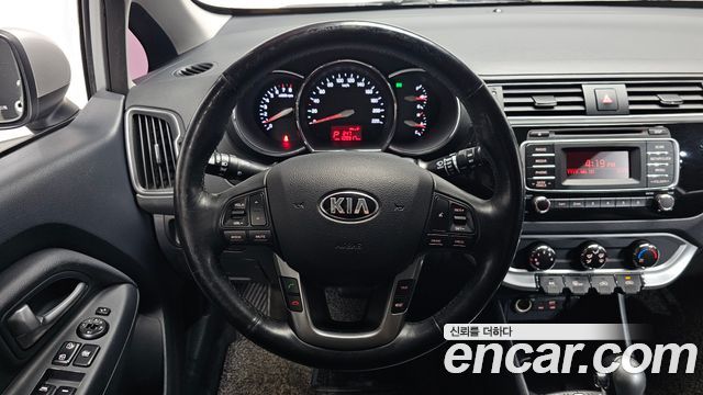 Kia Pride 5DR 1.6 GDI Luxury 2015 — фото 13