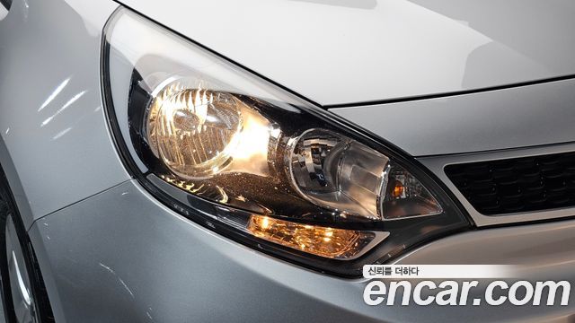 Kia Pride 5DR 1.6 GDI Luxury 2015 — фото 22