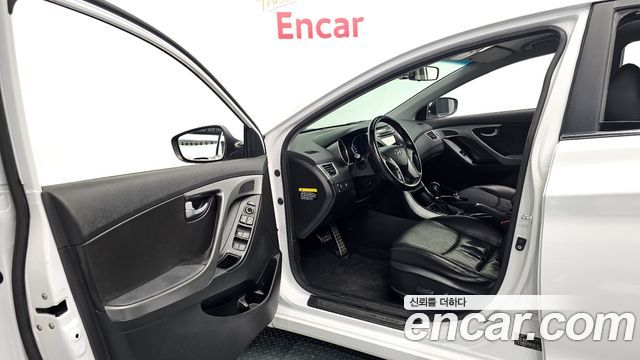 Hyundai Avante 1.6 GDi Premium Standard 2014 — фото 10