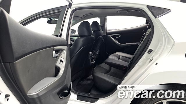 Hyundai Avante 1.6 GDi Premium Standard 2014 — фото 11