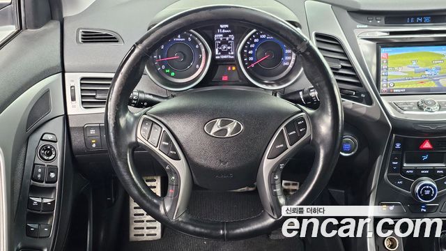 Hyundai Avante 1.6 GDi Premium Standard 2014 — фото 15