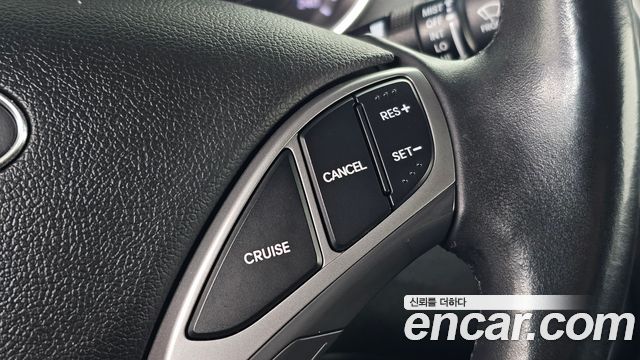 Hyundai Avante 1.6 GDi Premium Standard 2014 — фото 17