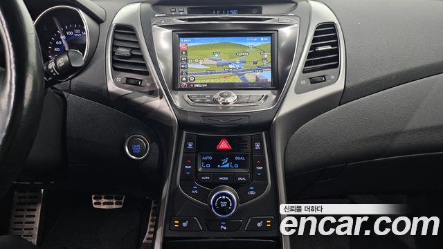 Hyundai Avante 1.6 GDi Premium Standard 2014 — фото 19