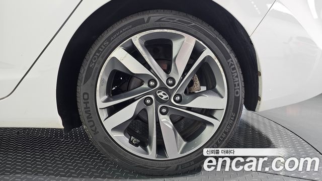 Hyundai Avante 1.6 GDi Premium Standard 2014 — фото 21