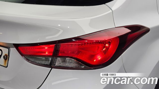 Hyundai Avante 1.6 GDi Premium Standard 2014 — фото 23