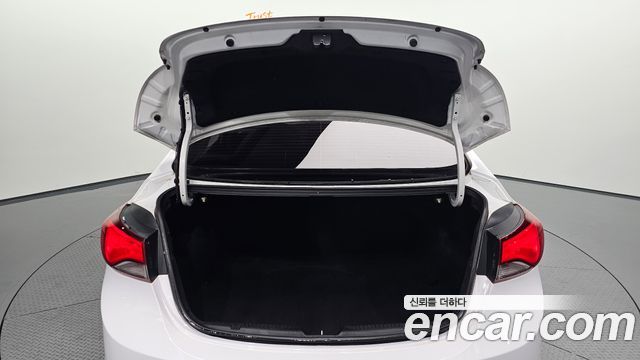 Hyundai Avante 1.6 GDi Premium Standard 2014 — фото 31